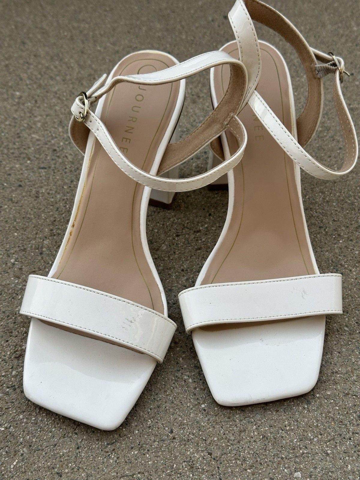 Journee Women’s Tivona Block Heel Dress Sandal White Size 8.5 MSRP: $108