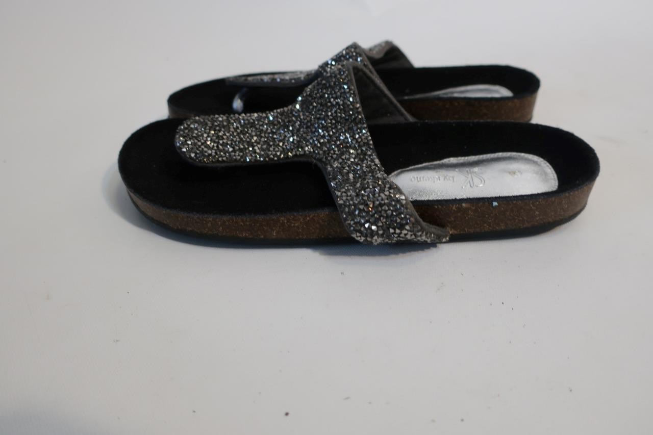 Womens Sk by Skemo Black, Silver Stone Toe Thong Sandals Left 8/Right 7