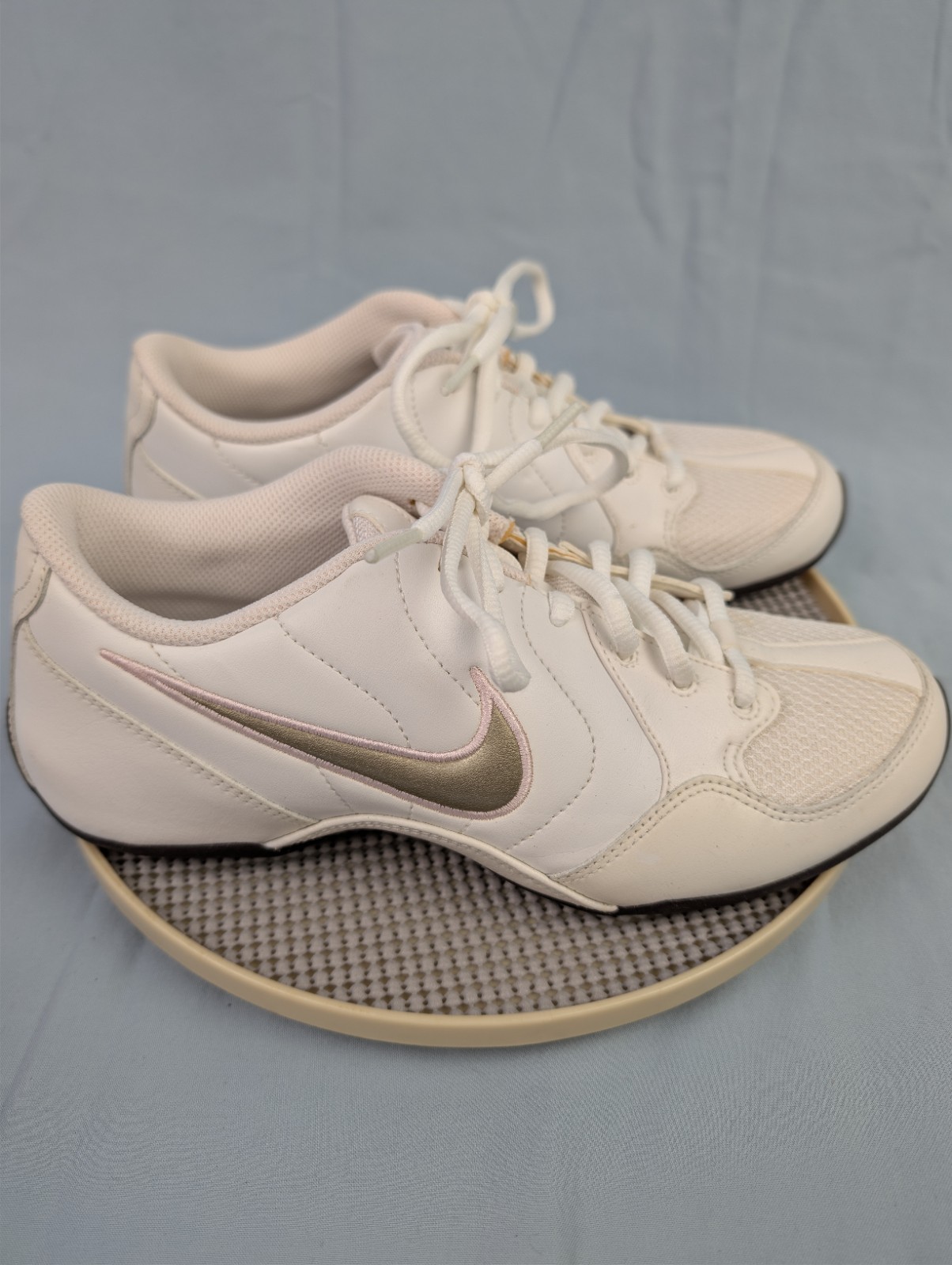 Nike Musique IV White Silver Pink Dance Cheer Shoes Women’s Size 6.5 366191-104