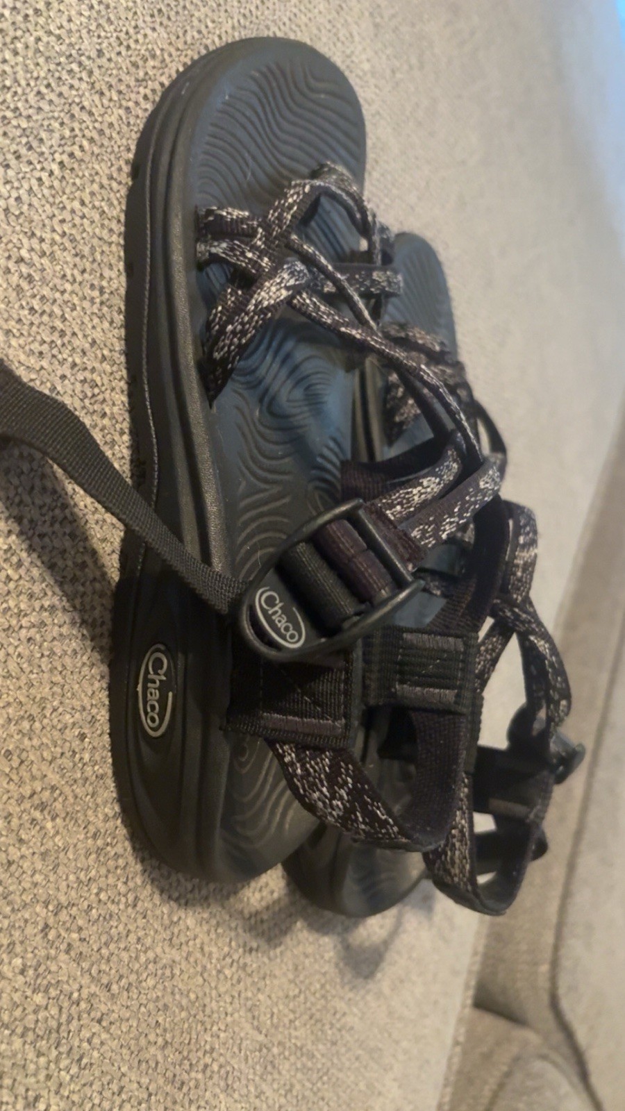 Chaco Black Scrappy Toe Loop Sandals Women’s Size 8