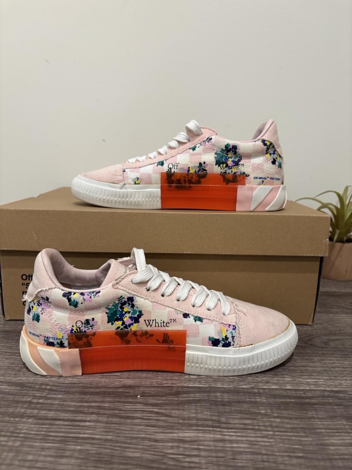 Off-White Women’s Pink/White Floral Canvas Low Top Lace-Up Sneakers Rubber Sole
