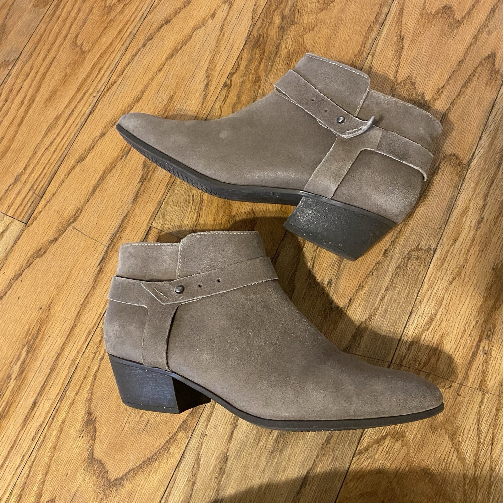 Clarks Women Boot Brown Gray 9 Bootie Leather Ankle Strap Heel Low Zip Very Good