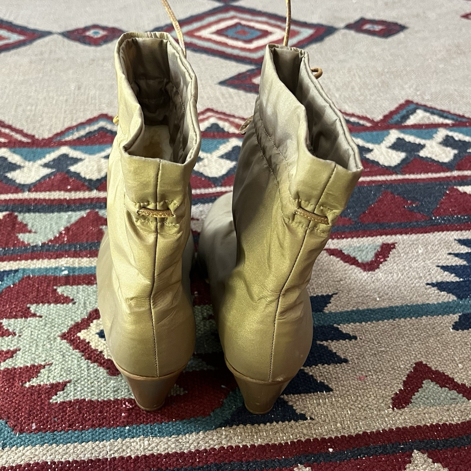 Vintage 80s Golo Winter Snow Boots Women’s 8 Beige Sherpa Lined Nylon High Heel
