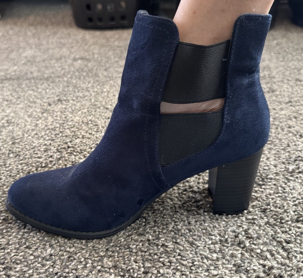 👢👢Royal Blue Low Heeled Strap Boots Size 8👢👢