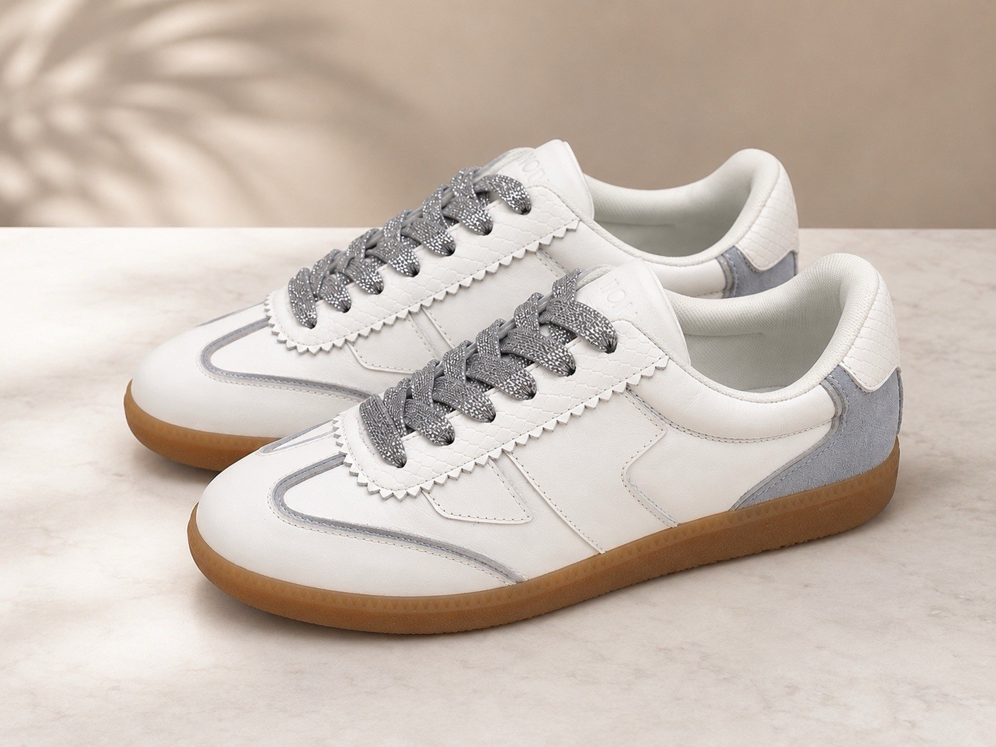 NWT TOMS Collins White Leather & Suede Sneakers | Women’s Size 8