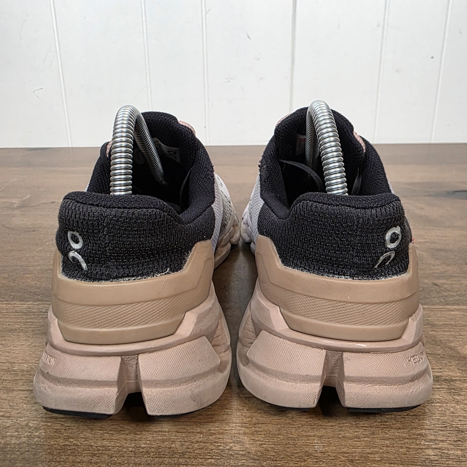 On Cloud Cloudflyer Running Shoes Womens 9 Sneakers Glacier Rosebrown 21.9956