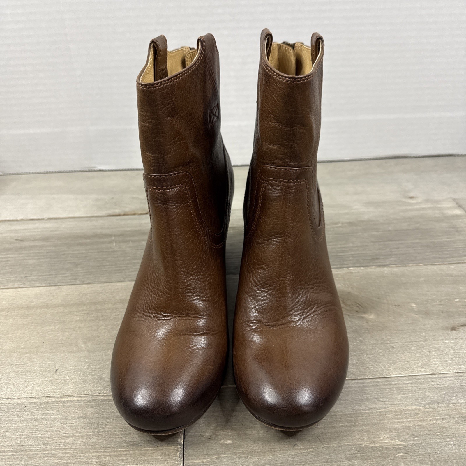 Frye Carson Covered Wedge Ankle Bootie Boots Zip Cognac Brown Leather 8.5 M