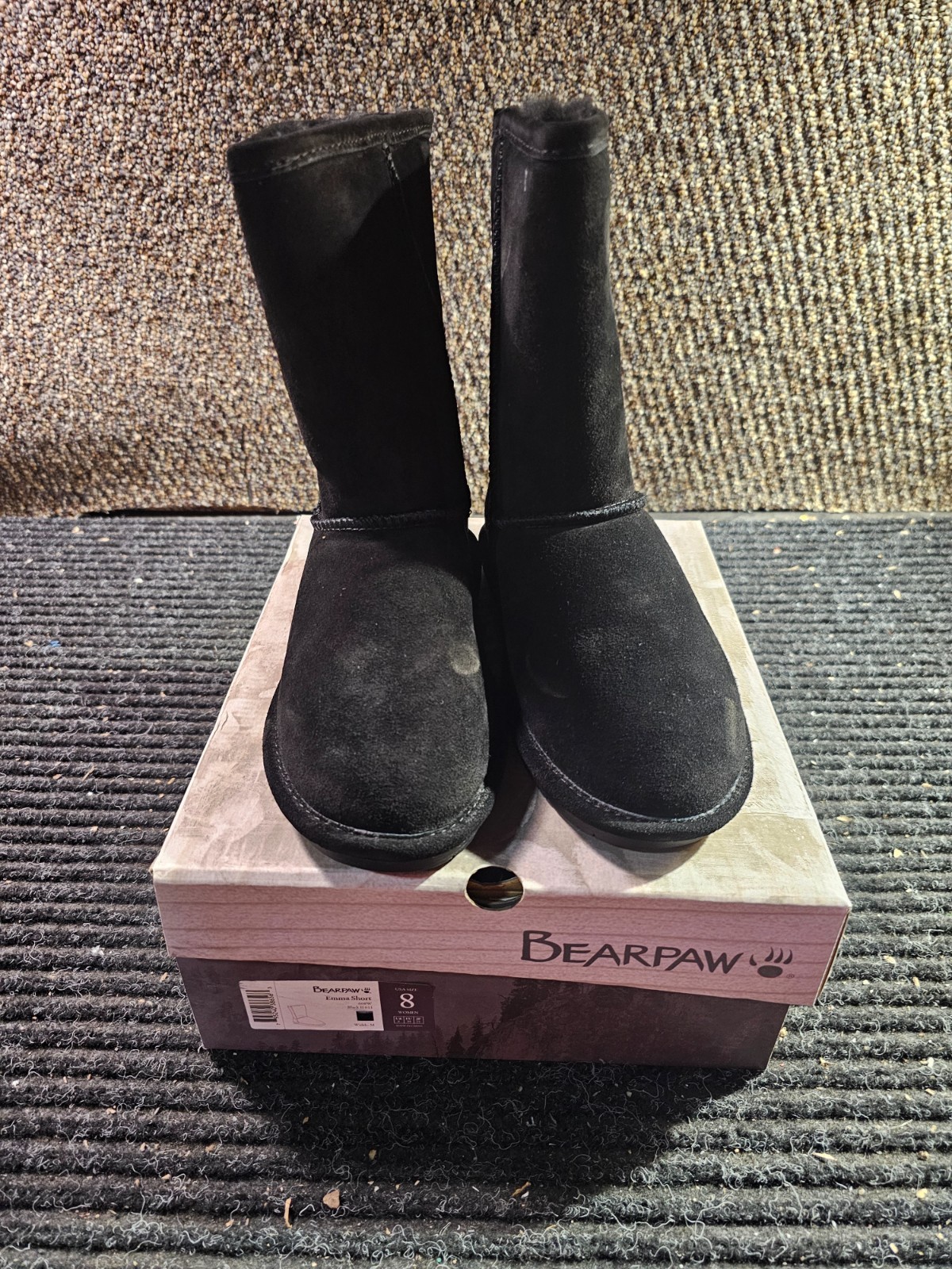 Bearpaw Emma Short – 8 Inch Sheepskin Boots – 608w Black – US 8 Medium