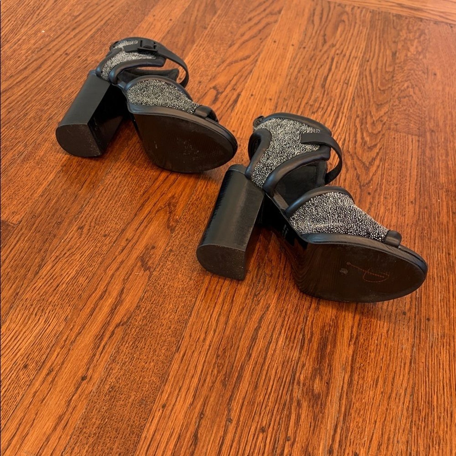 🩶 Earl Grey Leather Statement Heels — Cult Designer Aesthetic (US 8) Edgy