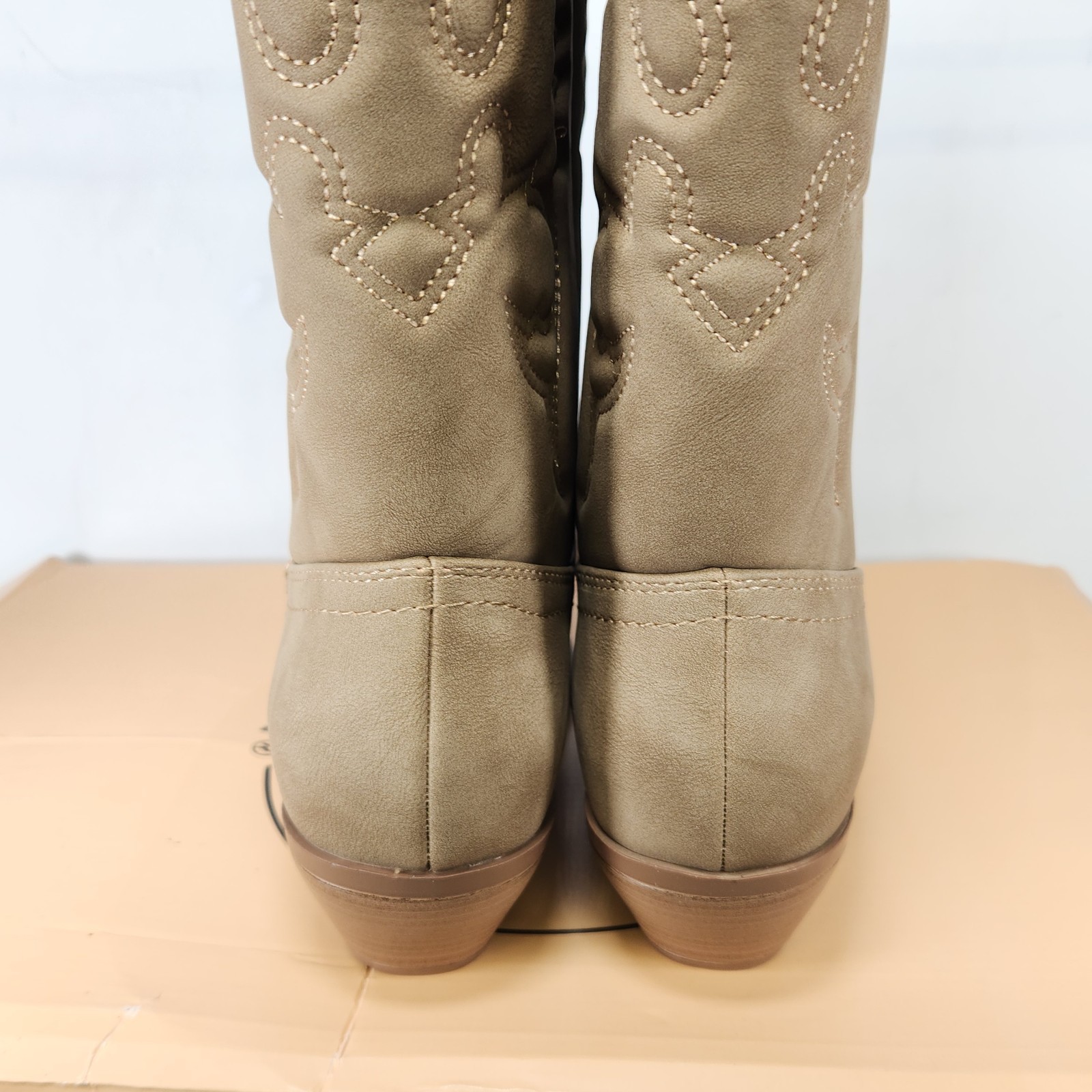 8.5 WOMEN – Soda Teller – Light Taupe