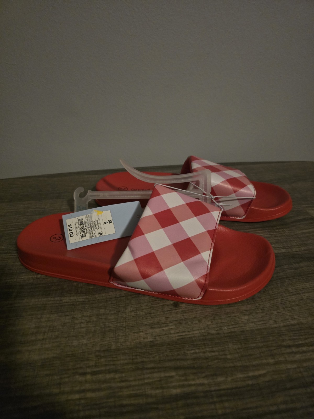 Cat & Jack Women’s Red/White/Pink Slide Sandals Size XL (6)