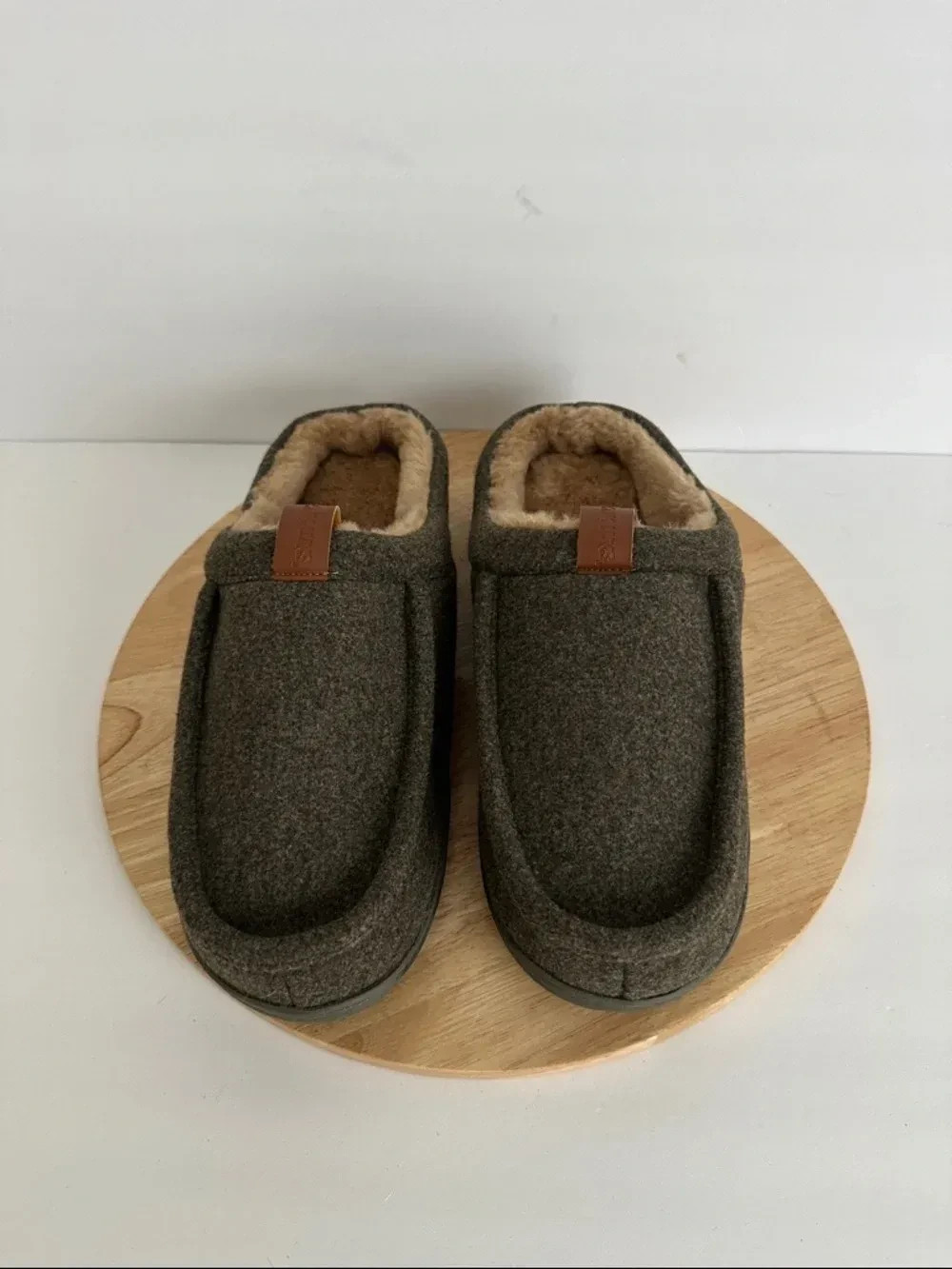 Muk Luks Miles Clog Mens Memory Foam Slip Resistant Slip-On Slippers, Sz M 9/10