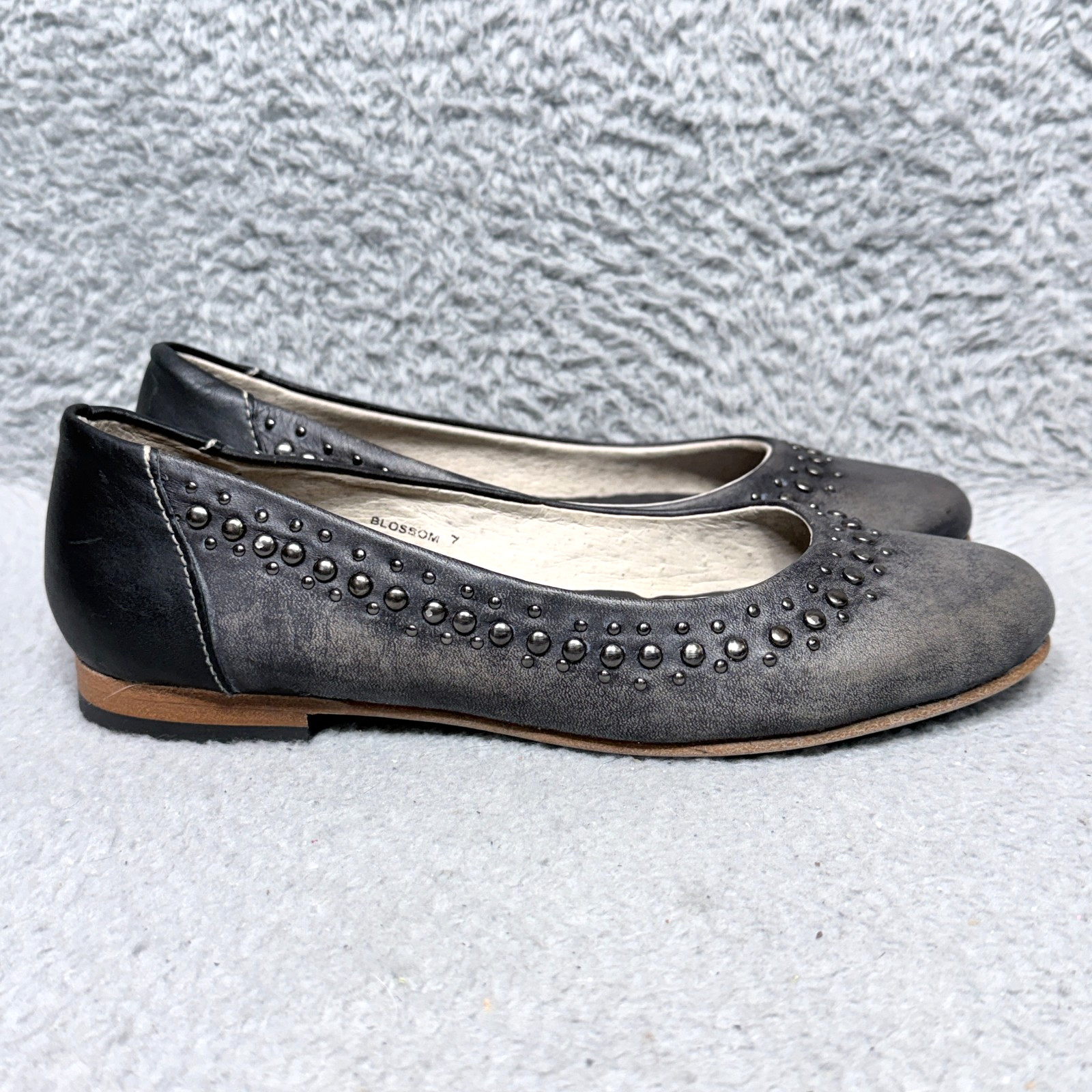 Freebird Blossom Womens Size 7 Ballet Flats Gray Distressed Leather Studded