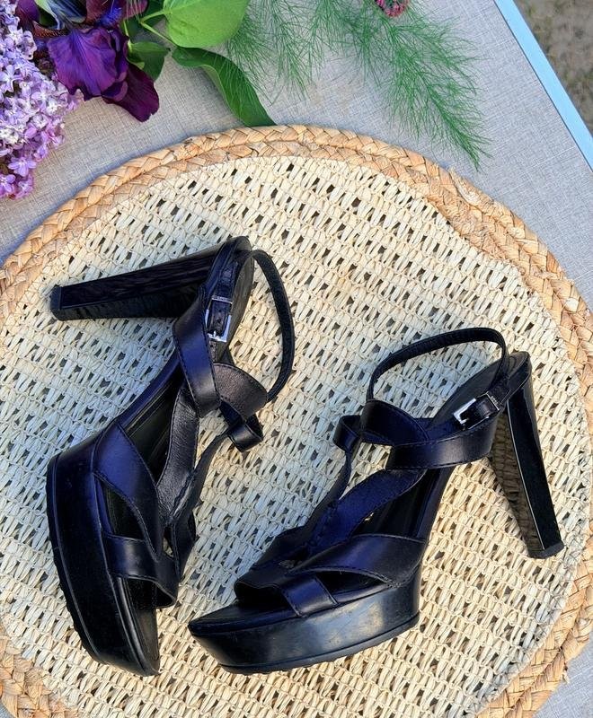 Women Tod’s Heels Black Leather 36