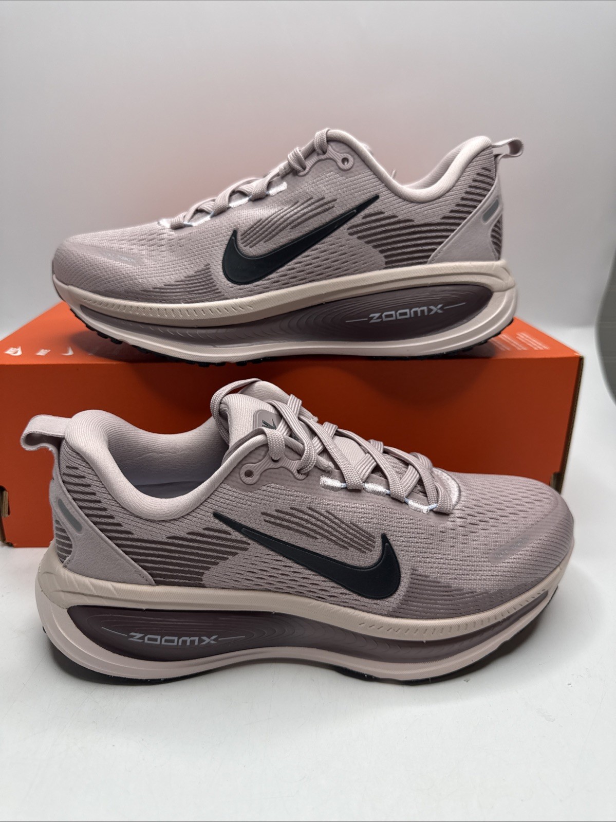 New Nike Vomero 18 Particle Red/Off Noir Shoes women’s size 6/4.5M HM6804-607