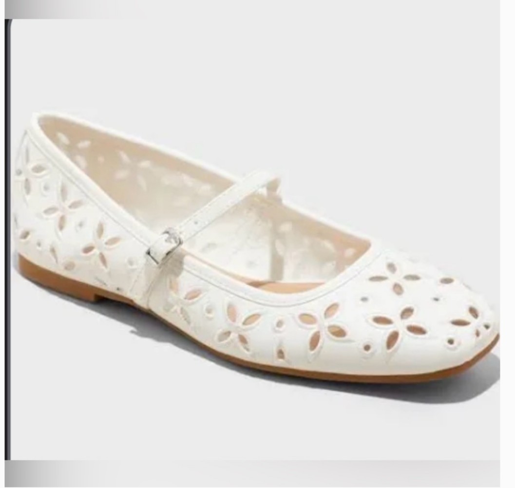 Wild Fable Womens White Eyelet Mary Jane Flats Memory Foam Buckle Round Toe