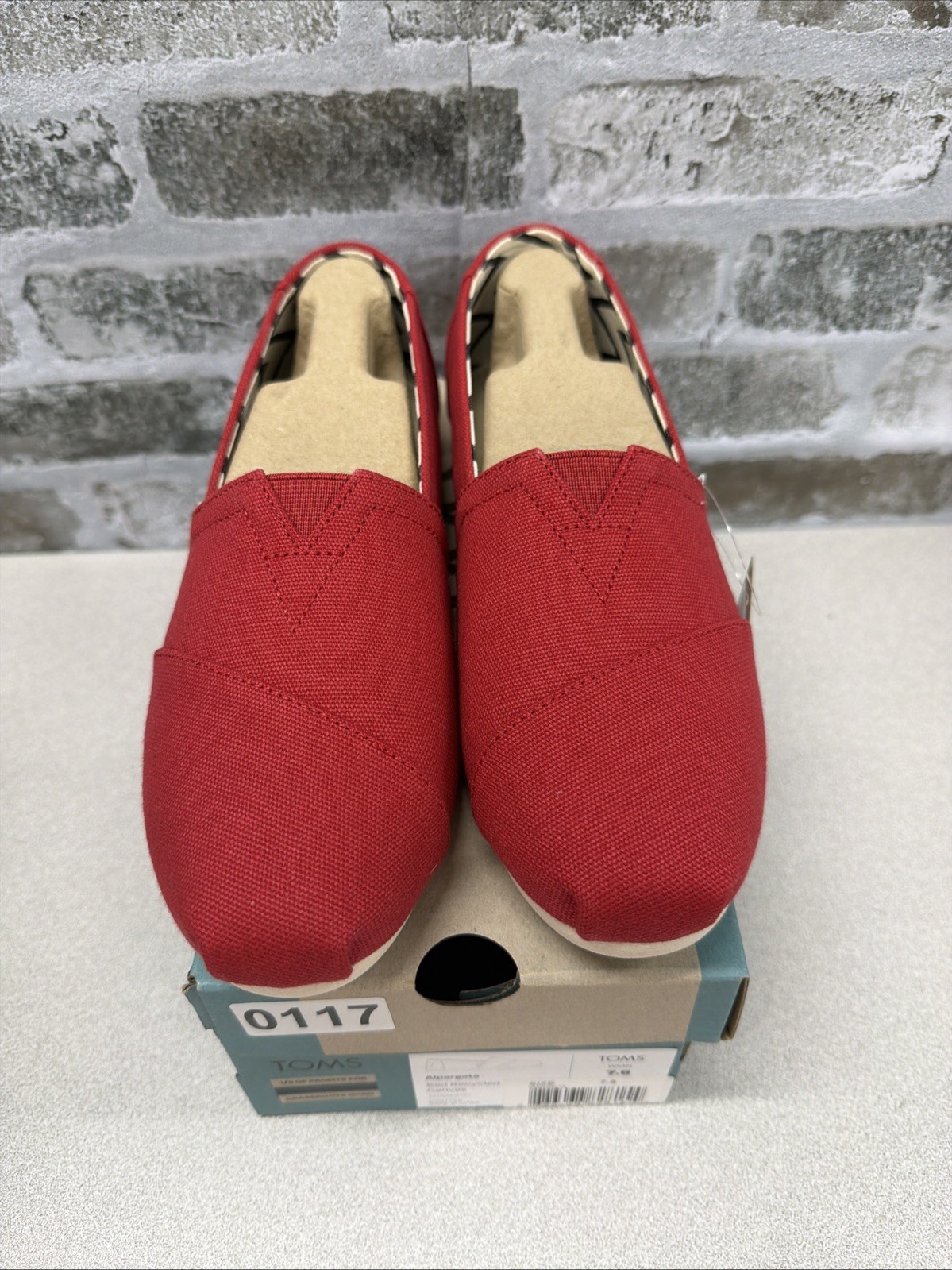 Tom’s Women Classic Flat Shoe Red Loafers Canvas Size 7.5 Slip On Alpargata NWT