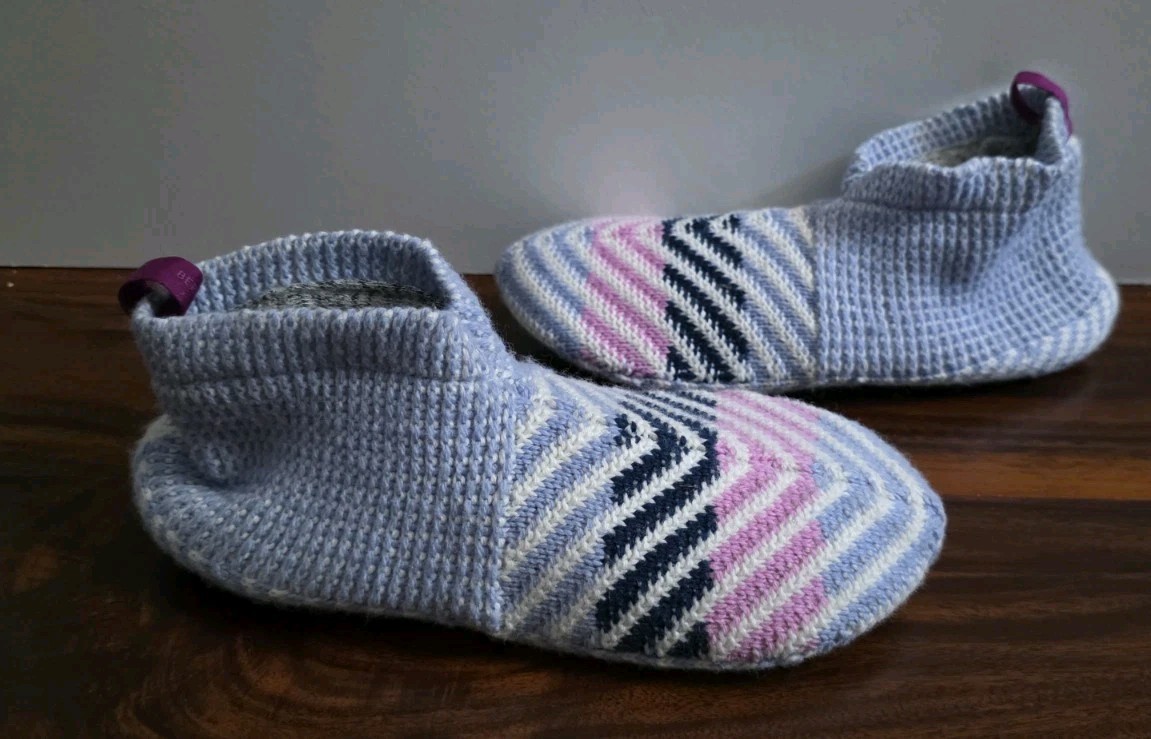 Bombas Gripper Slippers Baby Blue Chevron Pattern Size Medium Women’s
