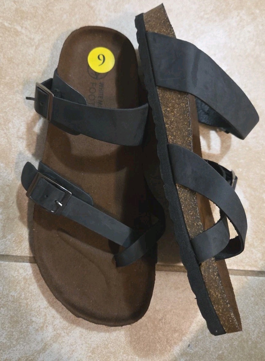 Women’s White Mountain Footbeds Strappy Sandals Color Navy Blue Size 9 NEW !!