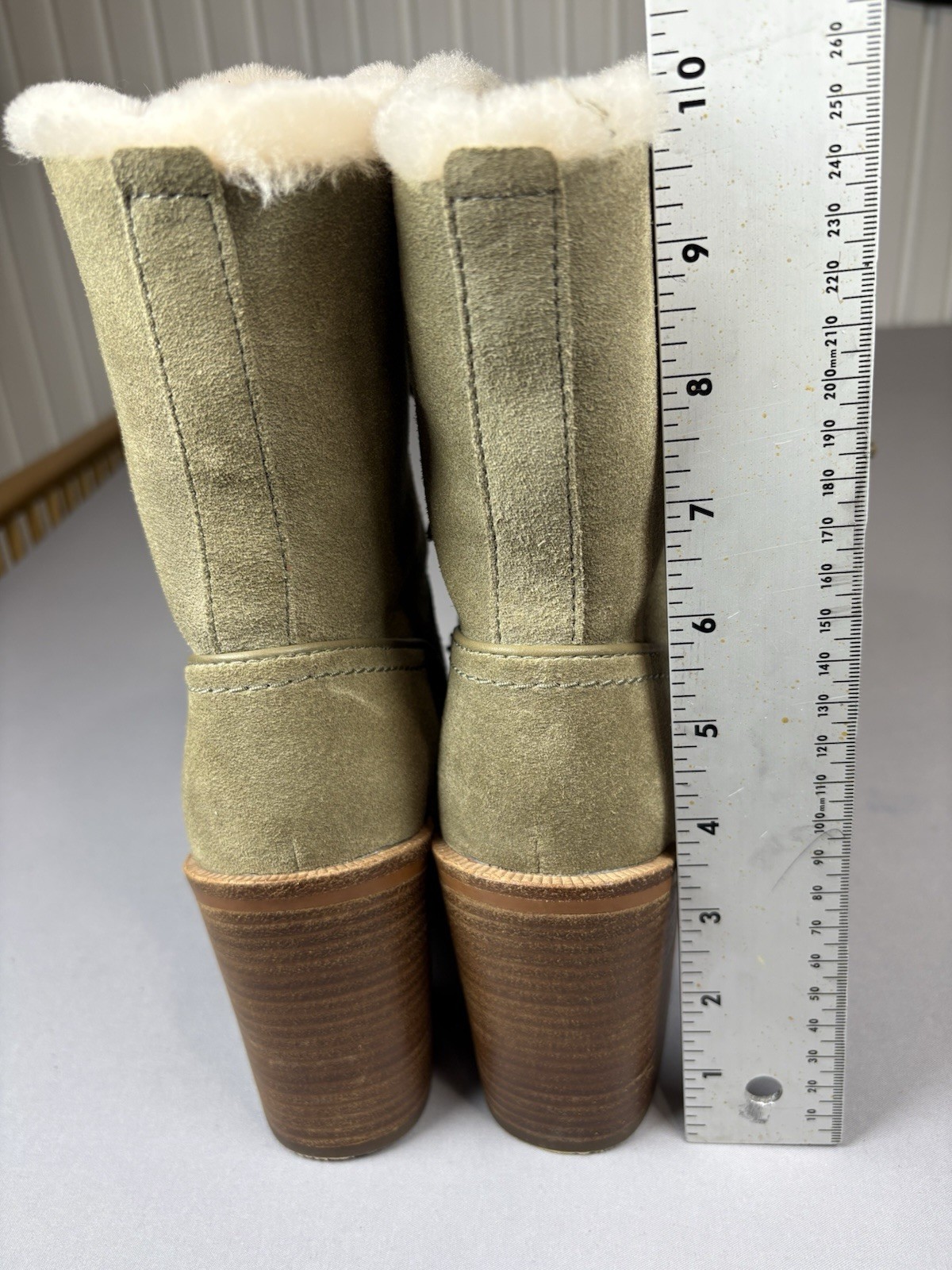 UGG Women’s 7 Shearling Suede Mid Calf Boots Olive Taupe 3.5″ Block Heel Rare