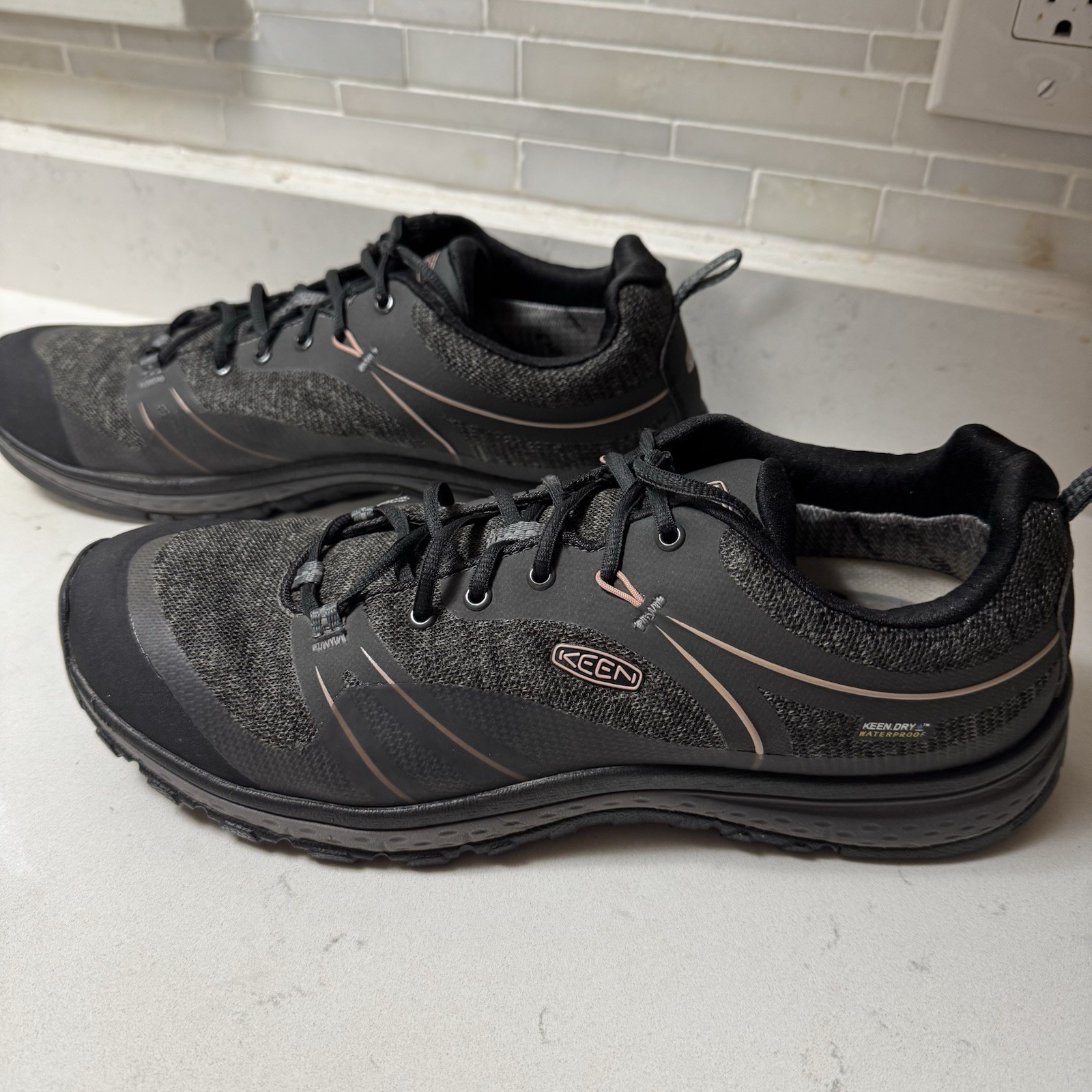 KEEN Dry Terradora Low Black Waterproof Hiking Trail Shoe Sz 10.5 WORN ONCE!