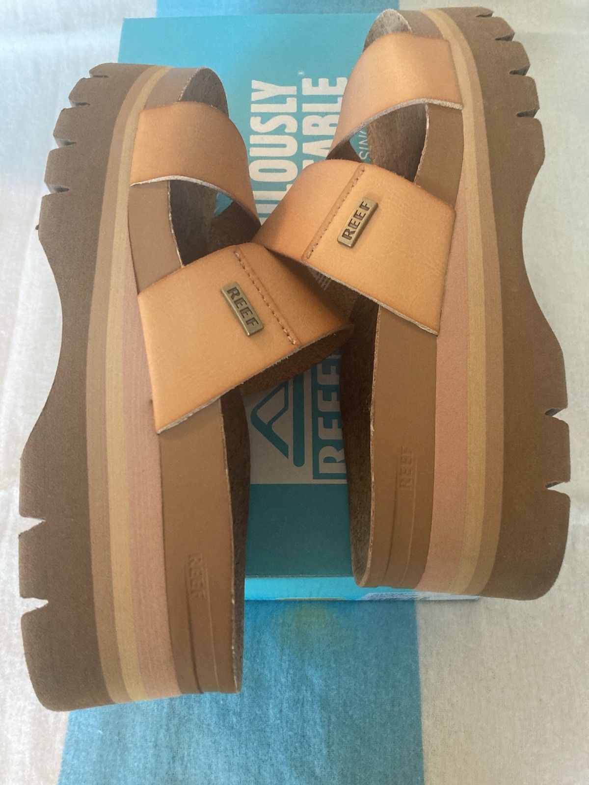 Reef Cushion Vista Hi 2.5 Women’s Sandals Natural 7.5 EUC