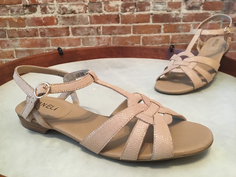 Vaneli Brandy Leather Multi-Strap T-Strap Brandy Sandals Taupe 8 New
