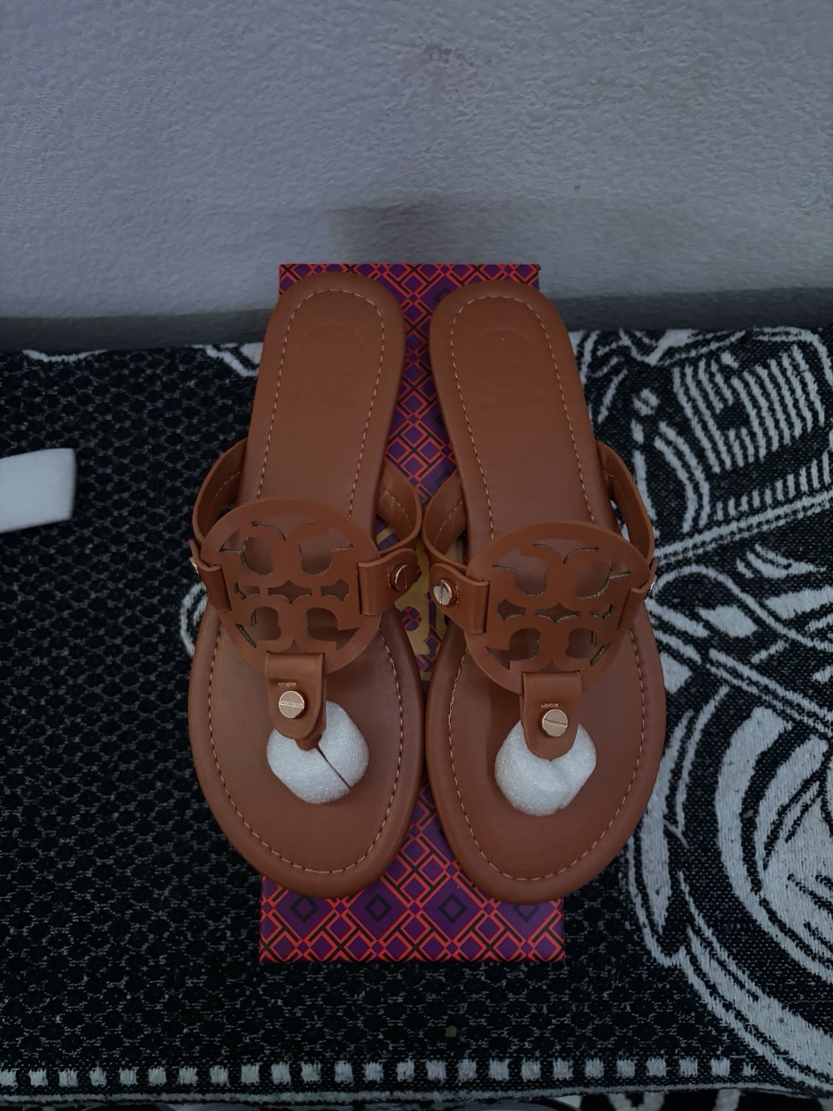 Tory Burch tan matte Thong Flip Flop Sandals Women’s US 8.5