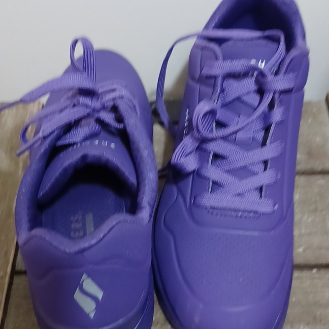 SKECHERS Women’s Purple Low Top Lace-Up Athletic Sneaker Solid Logo