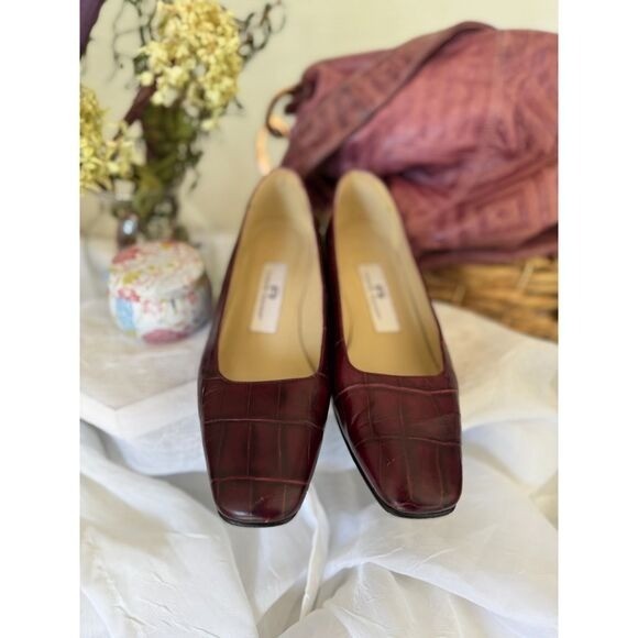 Etienne Aigner 7W Burgundy Croc Embossed Leather Block Heel Pumps Dark Academia