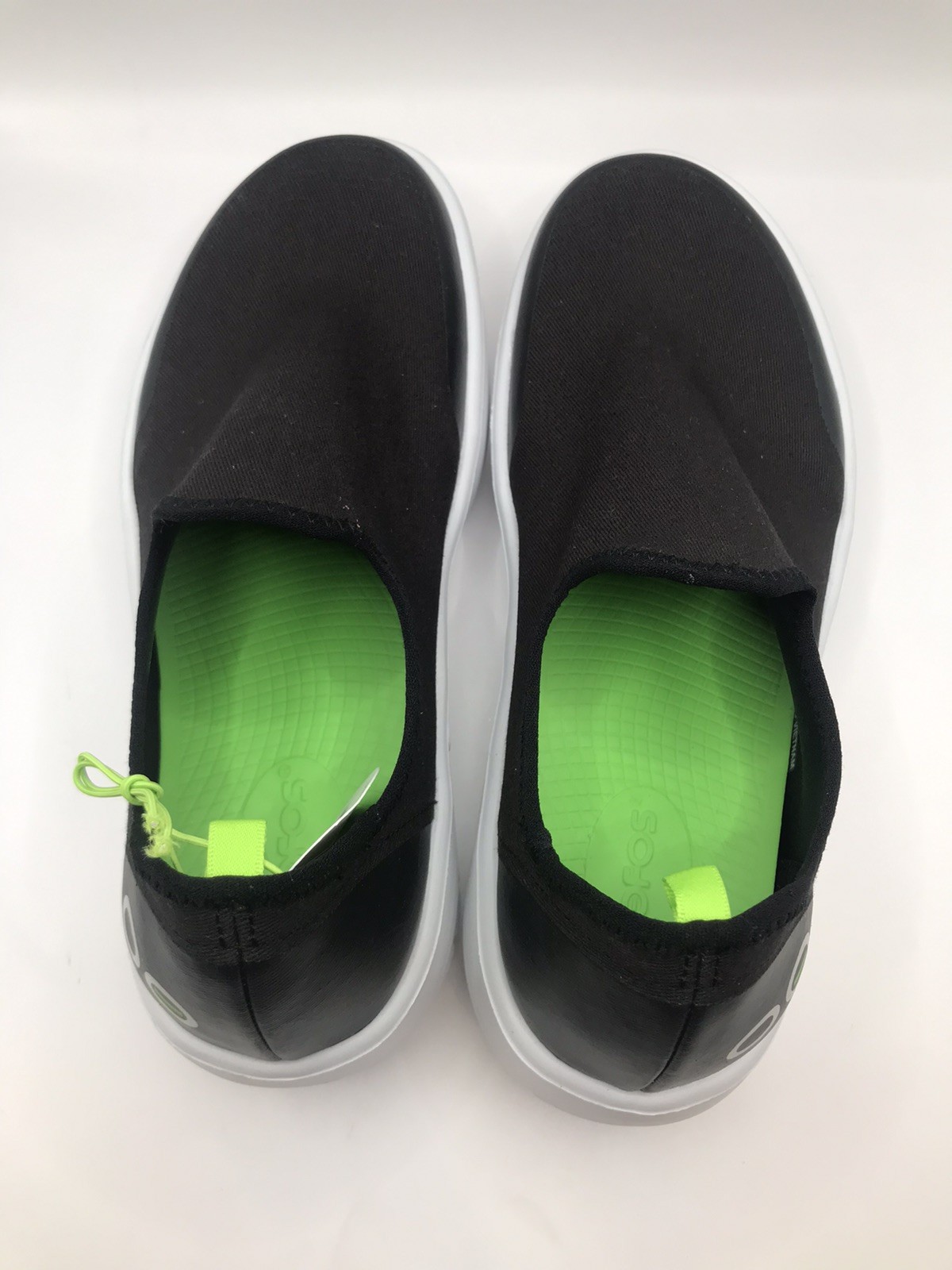 WOMEN’S OOFOS BLACK/WHITE OOMG EEZEE SLIP ON RECOVERY COMFORT SHOE SIZE 8.5 NWT