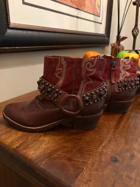 Sam Edelman short harness boots 6.5 RED