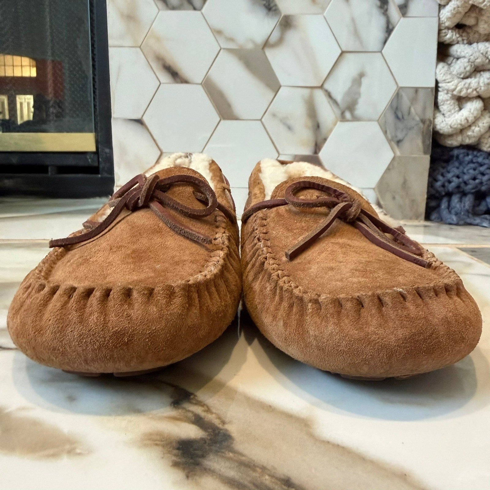 UGG Australia Dakota Chestnut Suede Sheepskin Moccasin Slippers Womens 8 5612