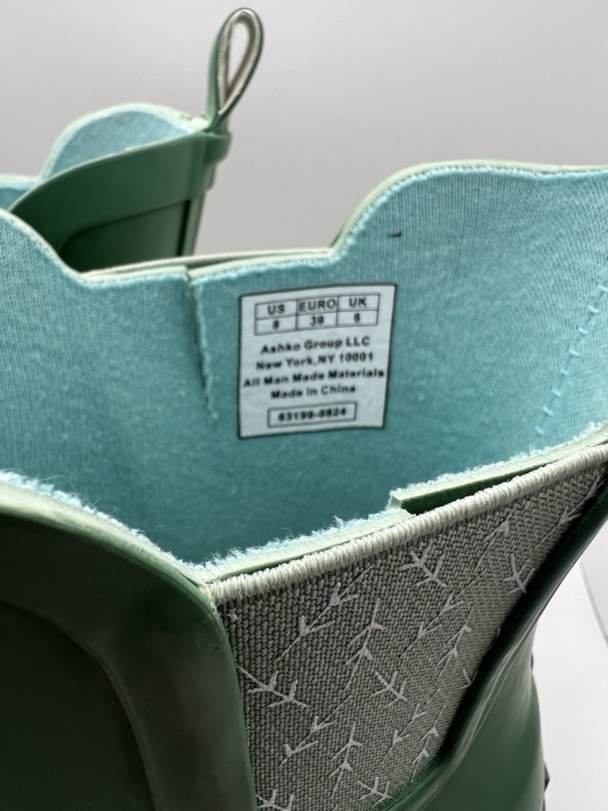 Laura Ashley Green Waterproof Ankle Pull-On Rain Boots Logo Round Toe. Size 8