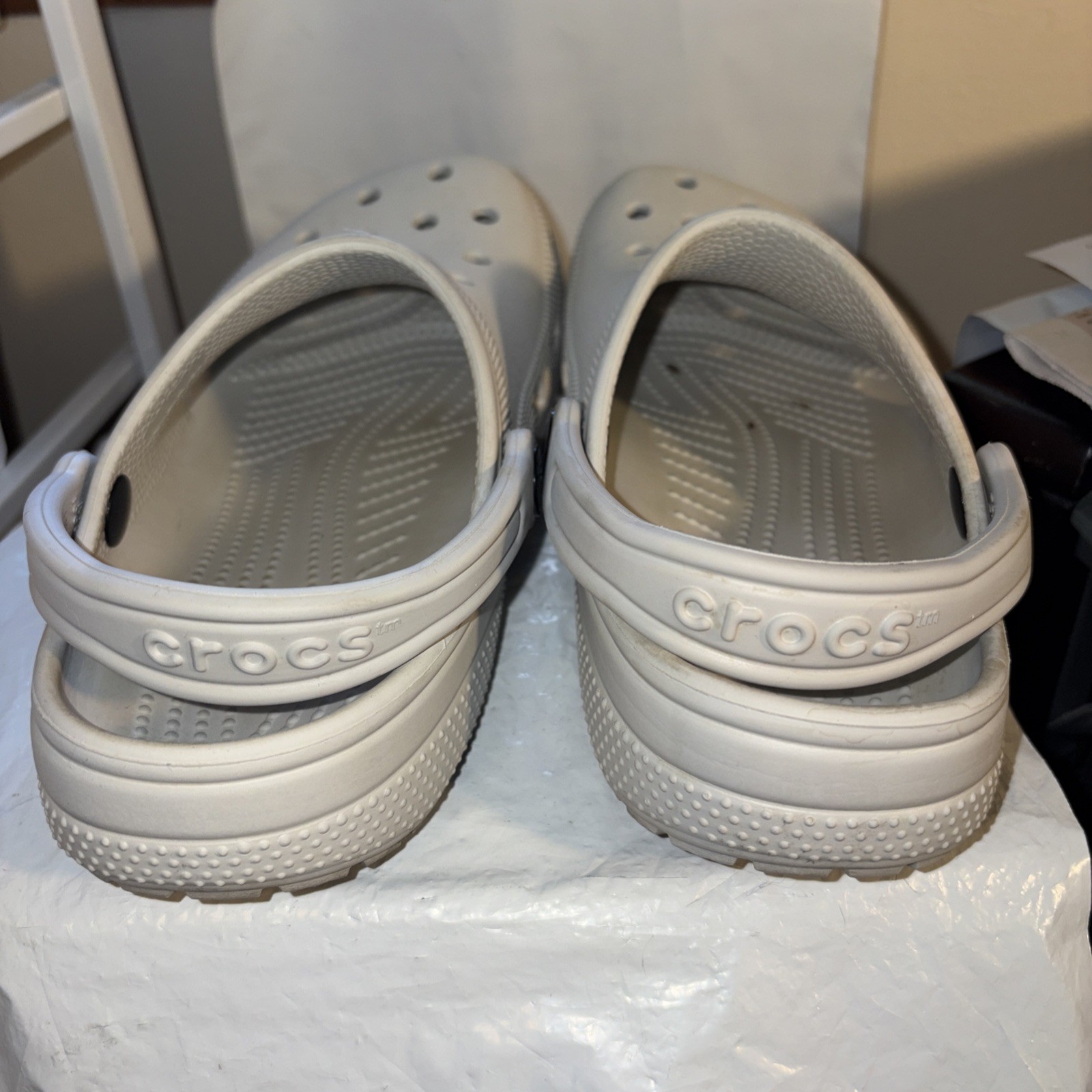 Crocs Classic Clog Light Gray Slip-On Unisex Adults Women’s 9 men’s 7