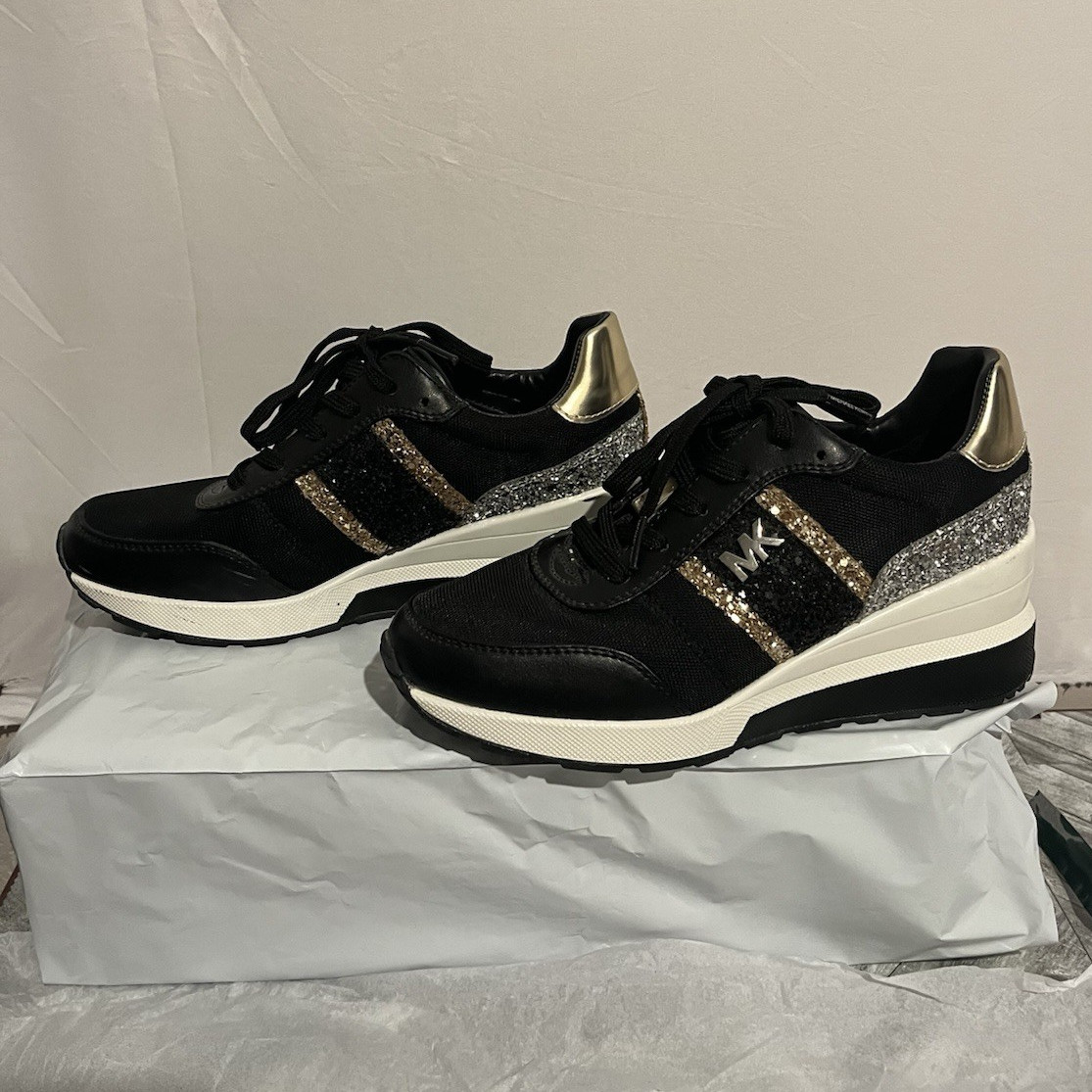 MICHAEL Michael Kors Low Top Lace Up Women’s Athletic Sneaker Logo Glitter Black