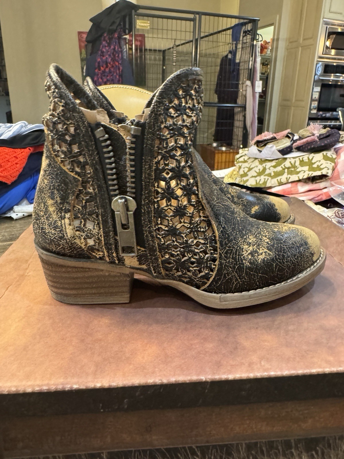 Circle G Booties Size 5 Western Cut Outs Ankle Distressed Black Cowgirl Rodeo