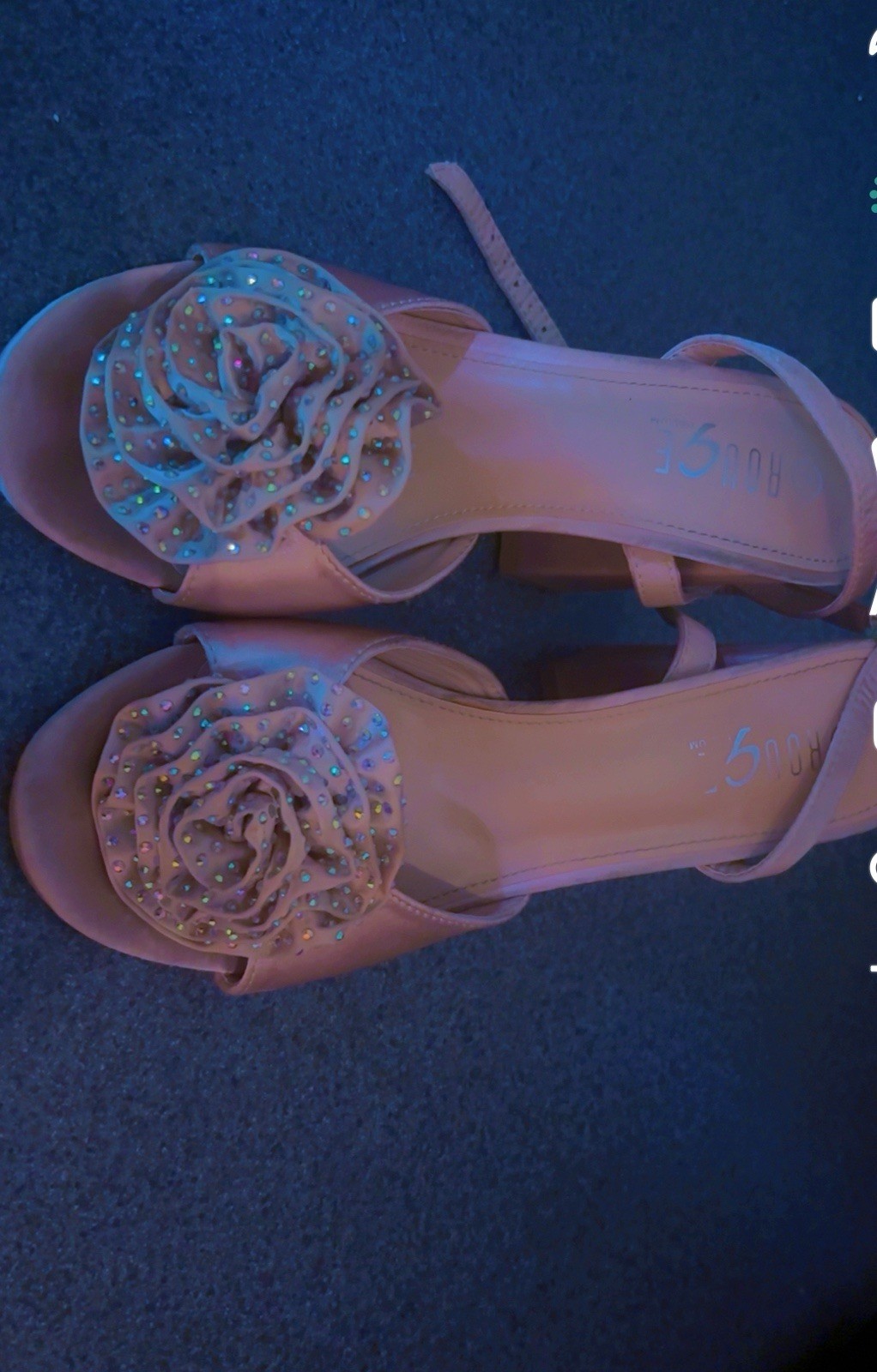 Woman beige heels Sz 8 Comfortable
