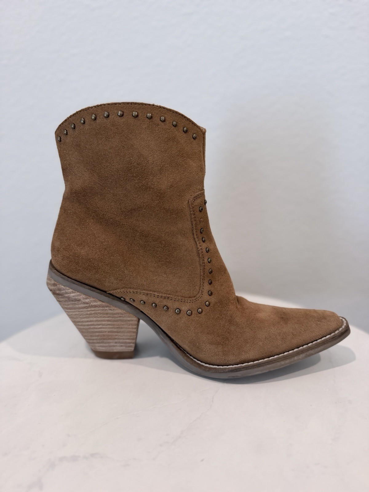 Dingo Women’s 6.5 Camel Suede Western Ankle Boots Studded Tassel Side Zip