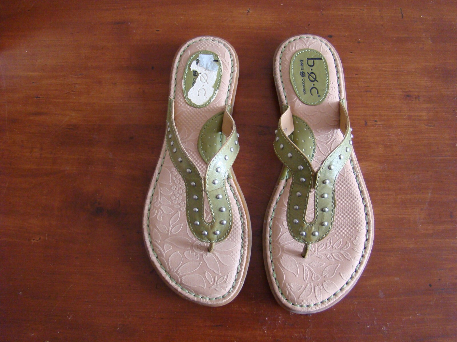B.O.C. Born Concept Women Shoes Mismatch Left 8 M Right 7 Green Flip Flop Sandal