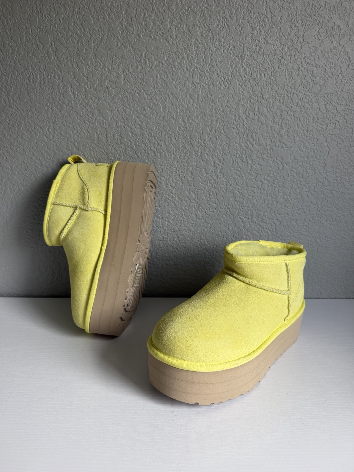UGG Classic Ultra Mini Platform Pearfect Yellow Women’s 6 Suede Boots 1135092