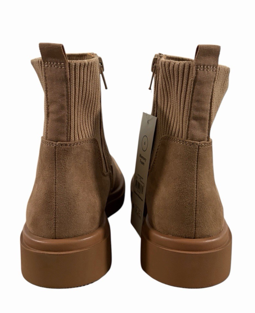 No Boundaries Women’s Faux Leather and Knit Chelsea Boots Size 6