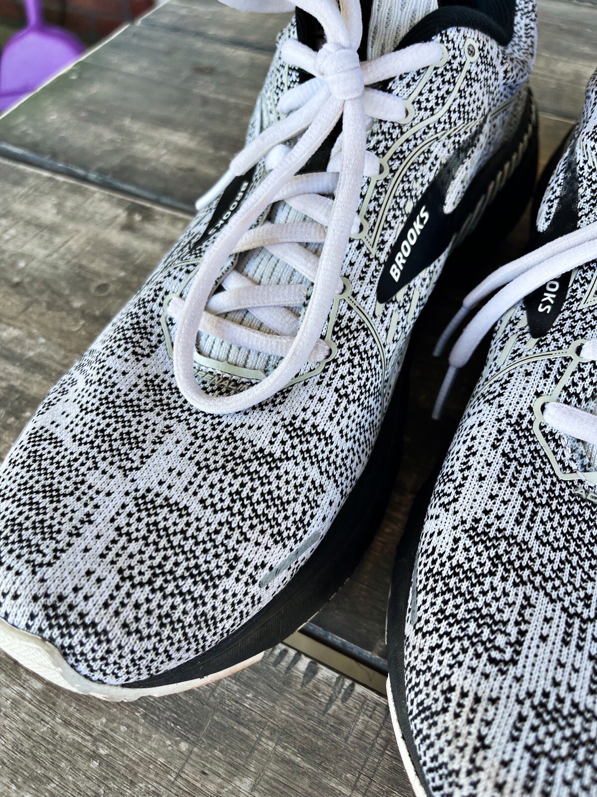 Nice Brooks Adrenaline GTS 21 Black Gray White 120329-1B-135 Sz 10 Sneaker VGC