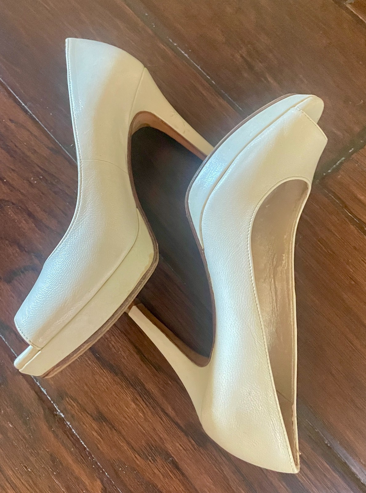Antonio Melani Ivory Erika Peep Toe Size 6.5 Leather Elegant Chic