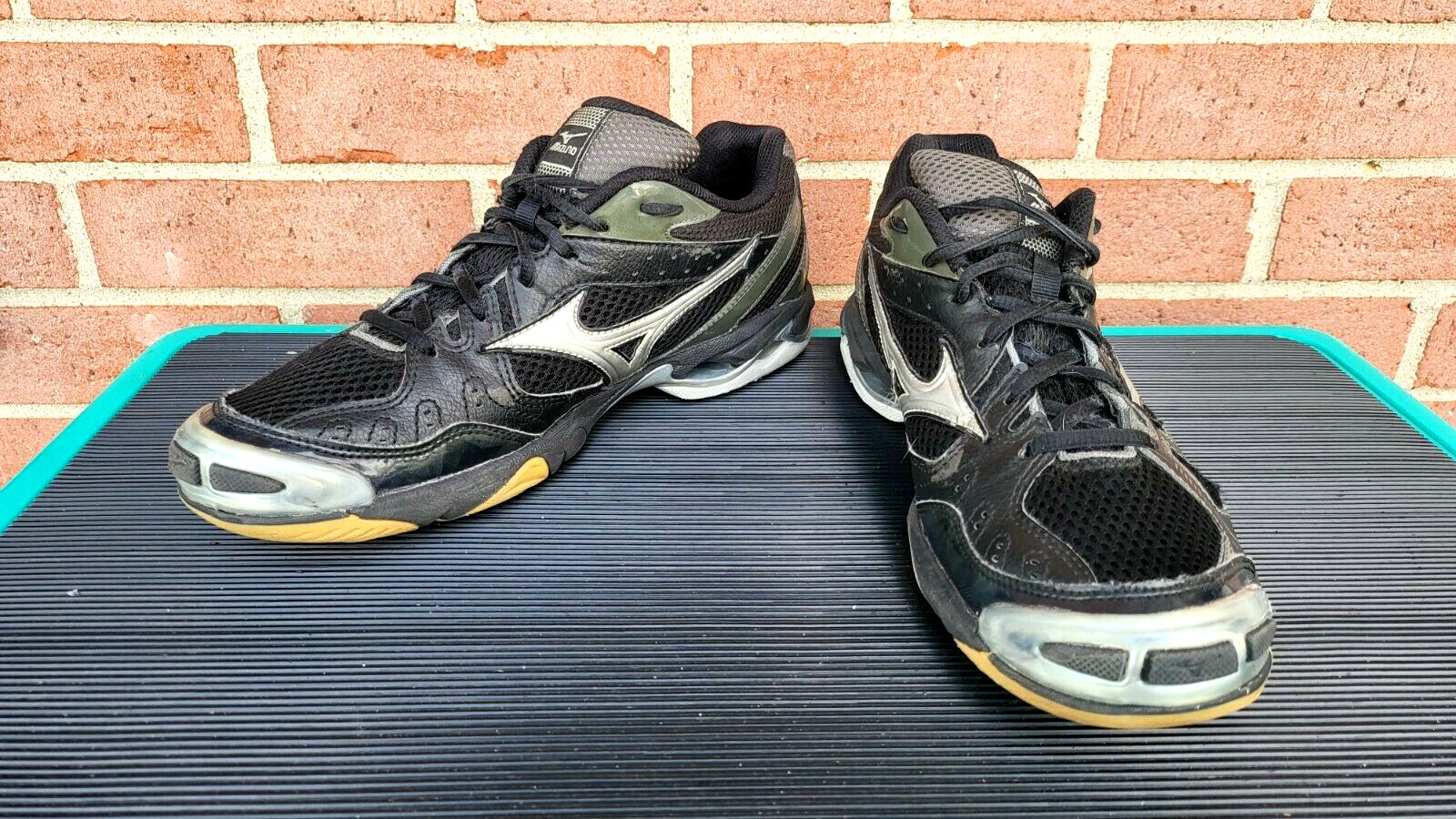 Mizuno Wave Bolt 6 Black Sneakers Running Volleyball Shoes Women’s Size 9.5