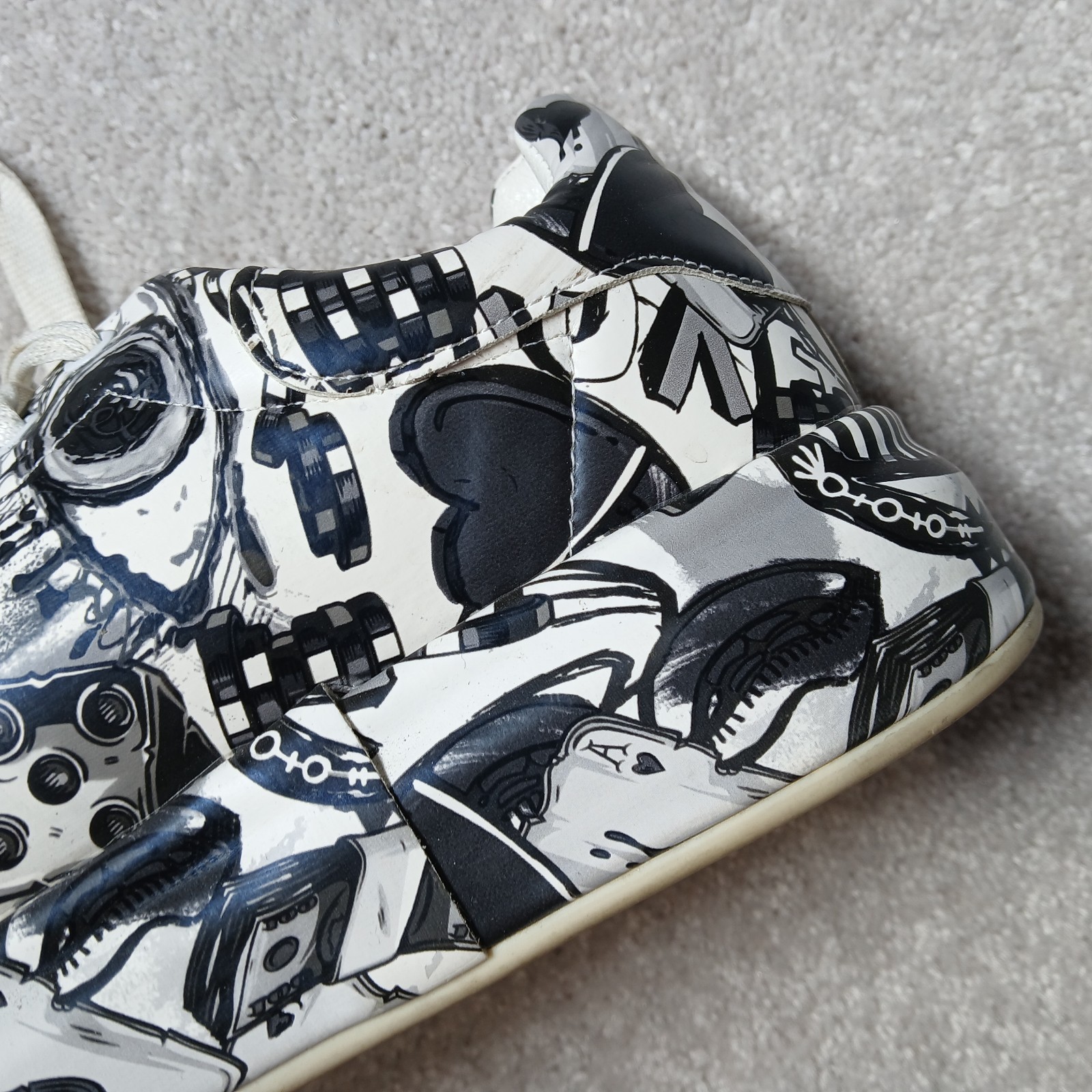 Funky Sneaker Graphics Women’s 8.5 Black White Gray Love Card Heart LaceUp