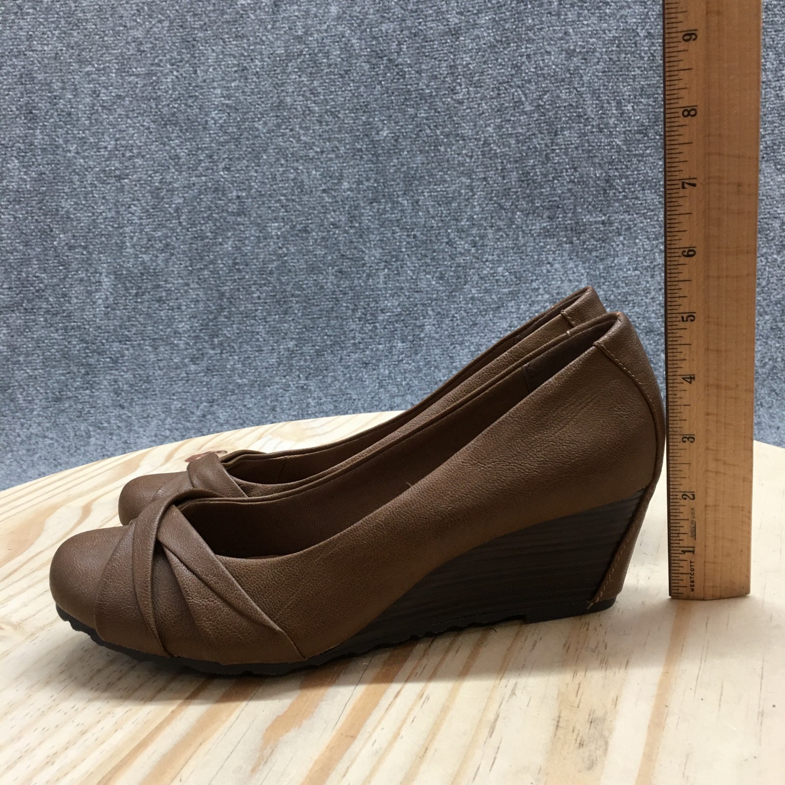 Yuu Shoes Womens 9.5 M Bryann Pump Brown Faux Leather Casual Comfort Wedge Heels