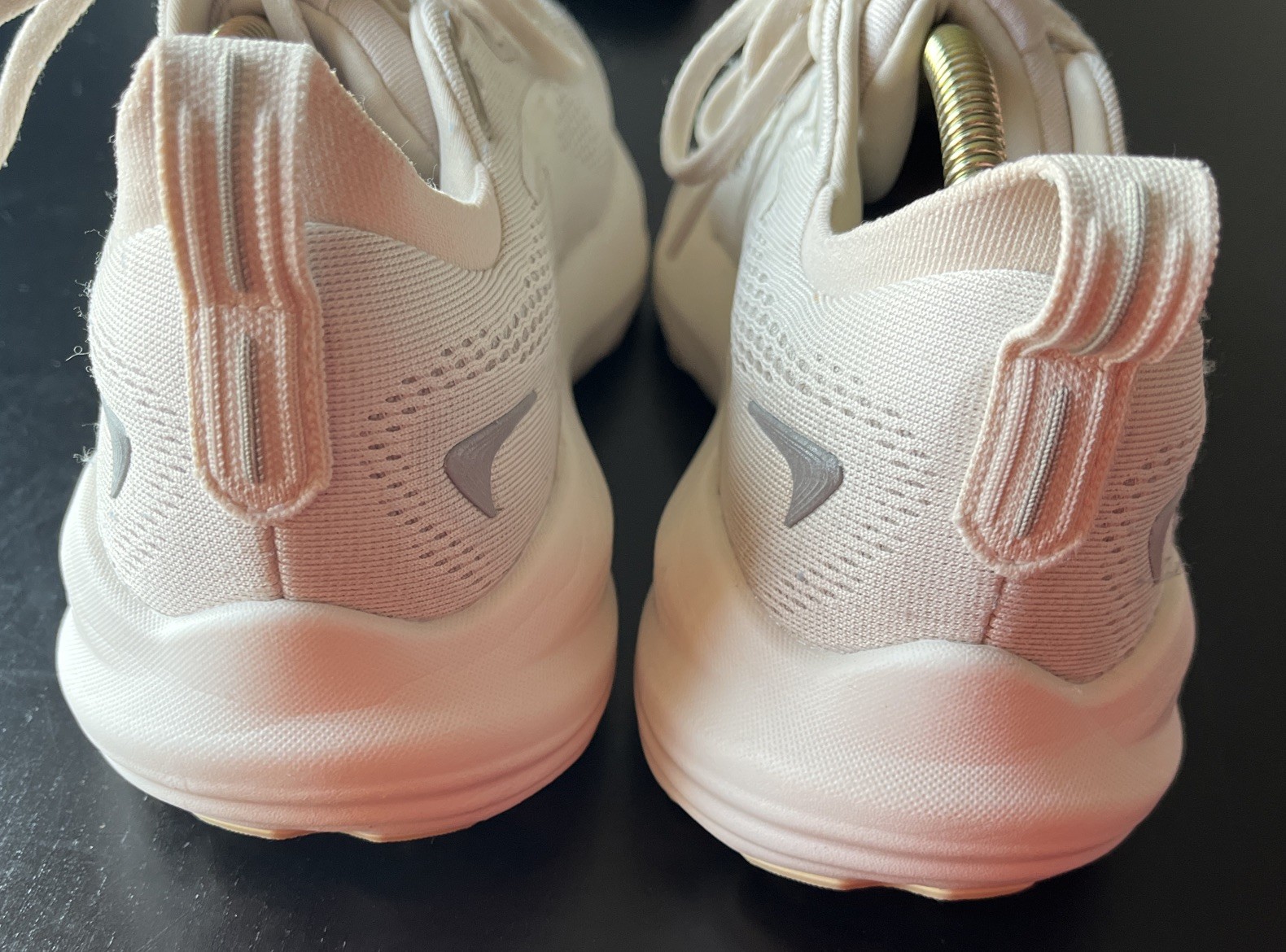 Brooks Glycerin 22 Beige Running Shoes Sneaker Womens Size 9 1204341B263