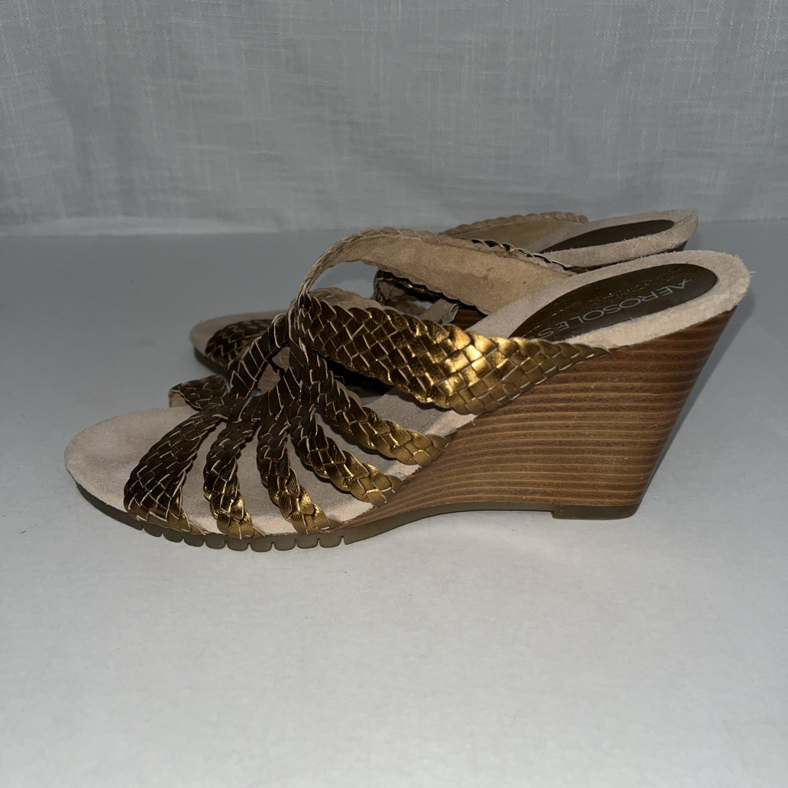 AEROSOLES GOLD STRAPPY WEDGE SLIDE SANDALS WOMEN’S SIZE 8M