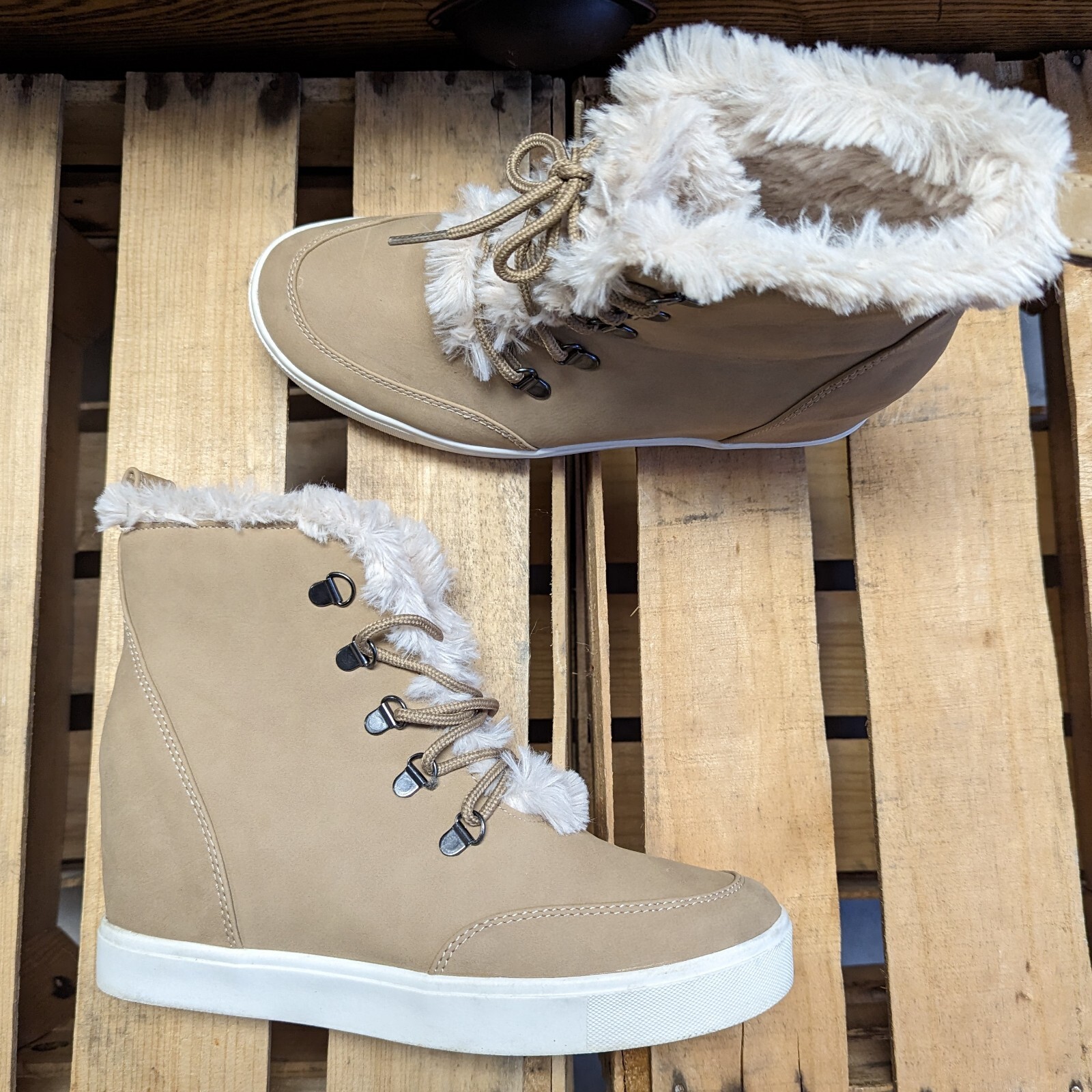 Trash Ankle Boots Tan women Faux fur size 11 Warm Invisible Wedge Lace Excellent